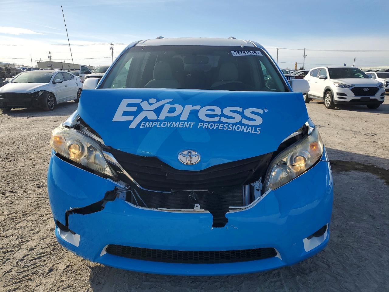 2012 TOYOTA SIENNA