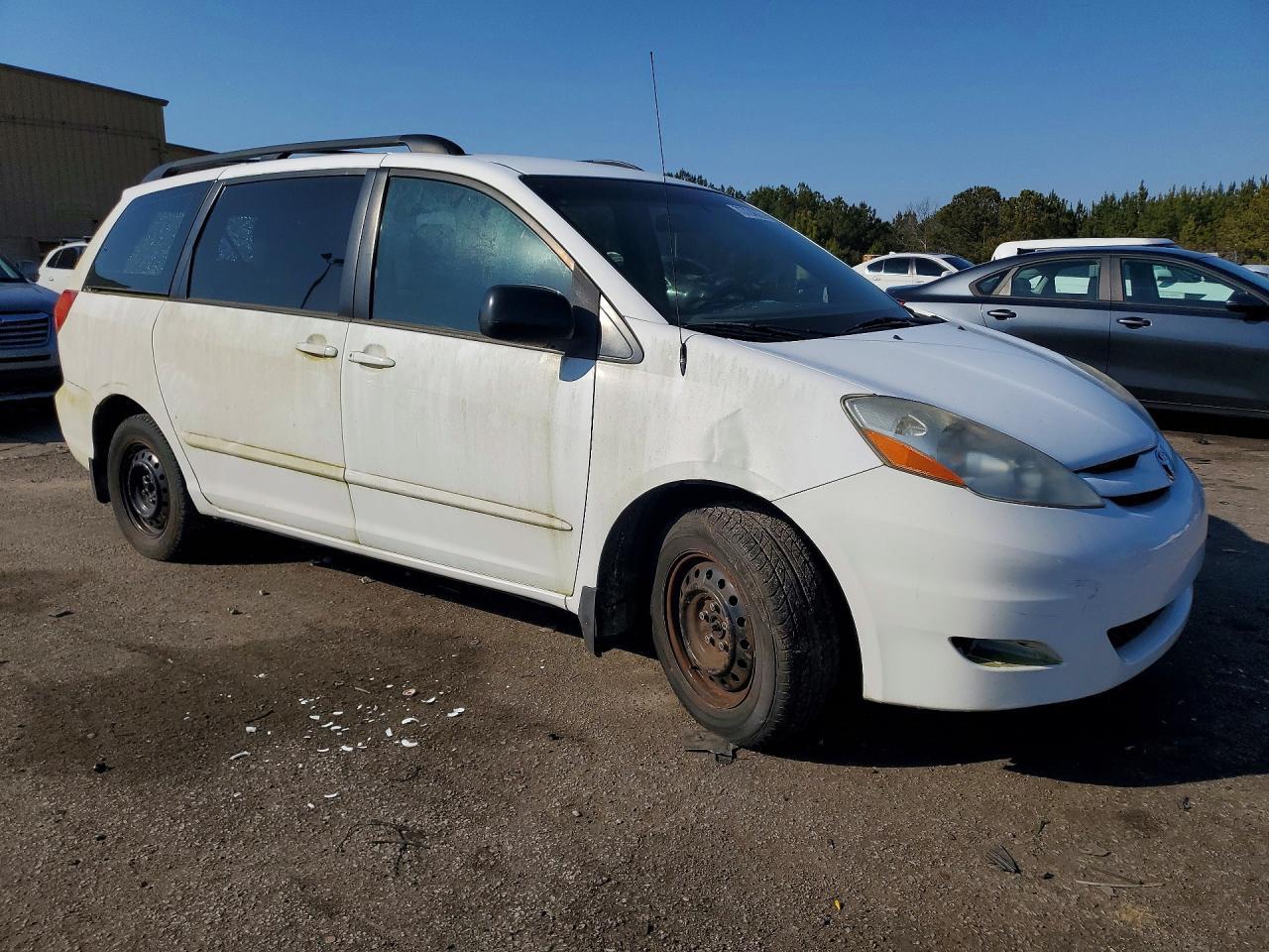 2010 TOYOTA SIENNA