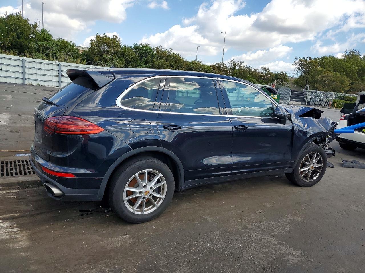 2017 PORSCHE CAYENNE