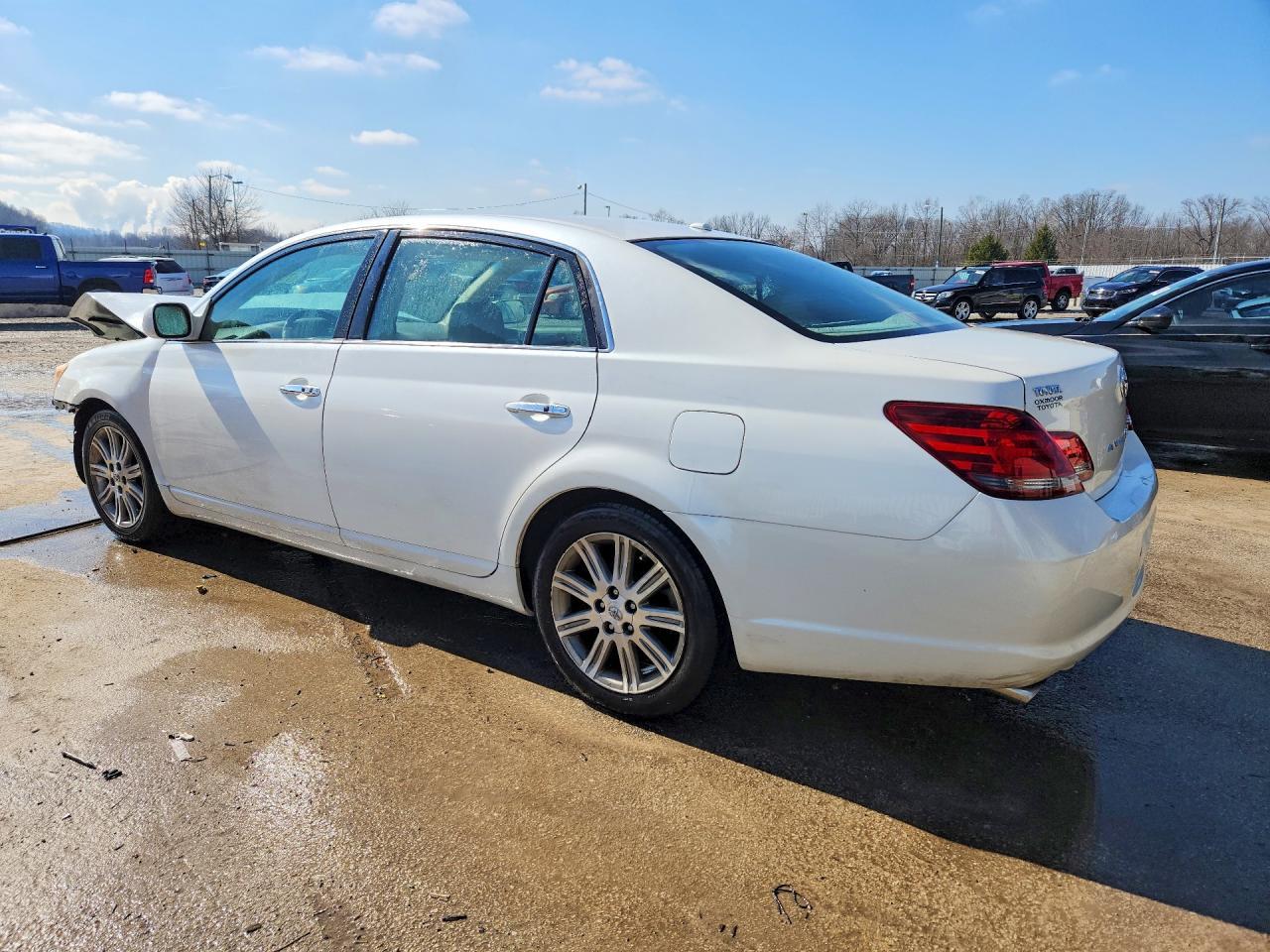 2010 TOYOTA Avalon
