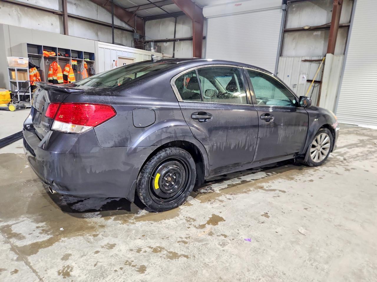 2011 SUBARU Legacy
