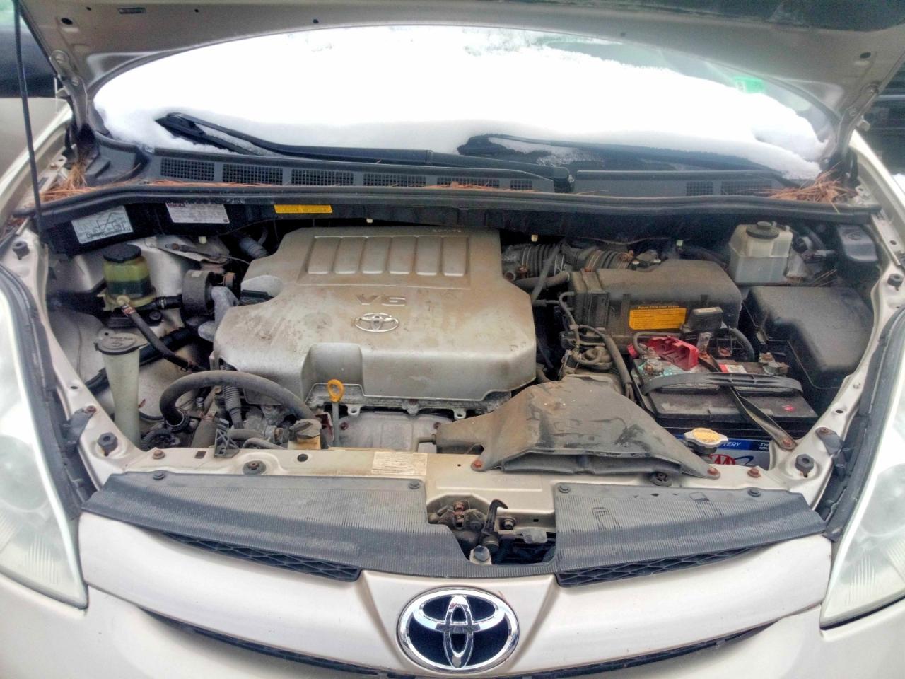 2010 TOYOTA SIENNA