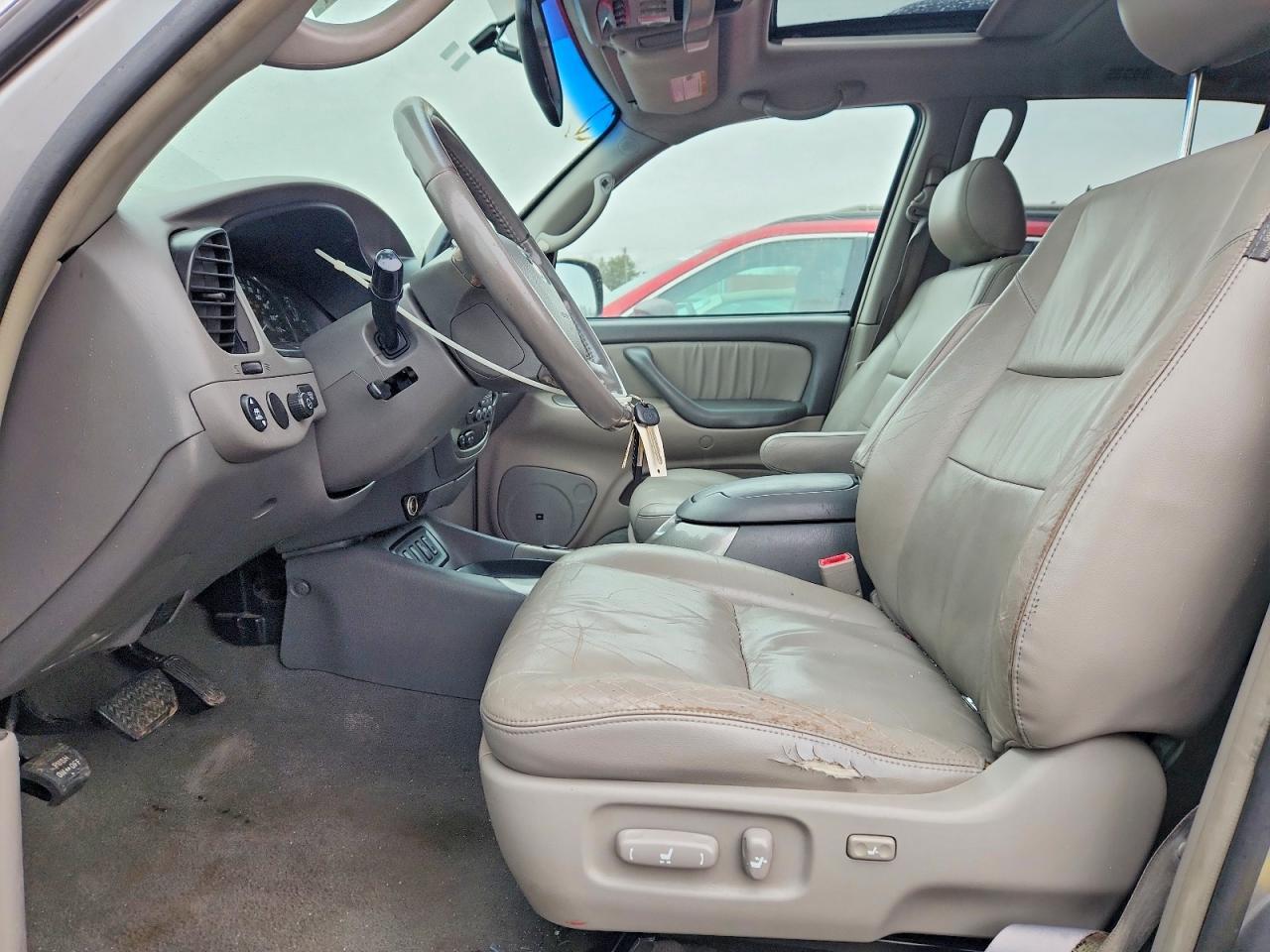 2005 TOYOTA Sequoia