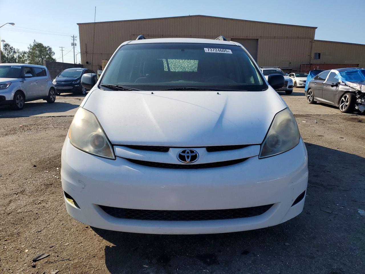 2010 TOYOTA SIENNA