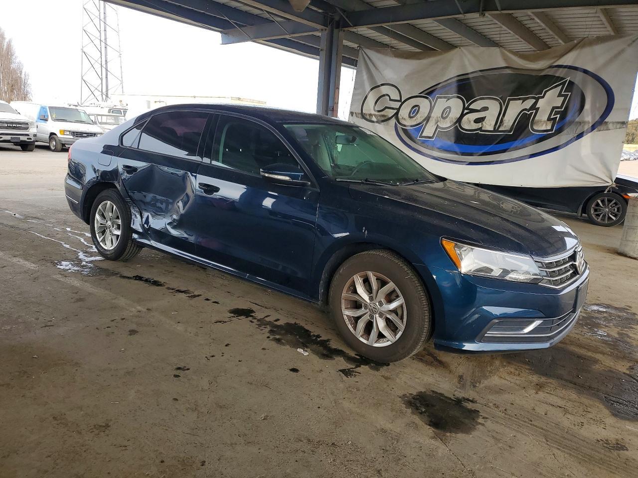 2018 VOLKSWAGEN Passat