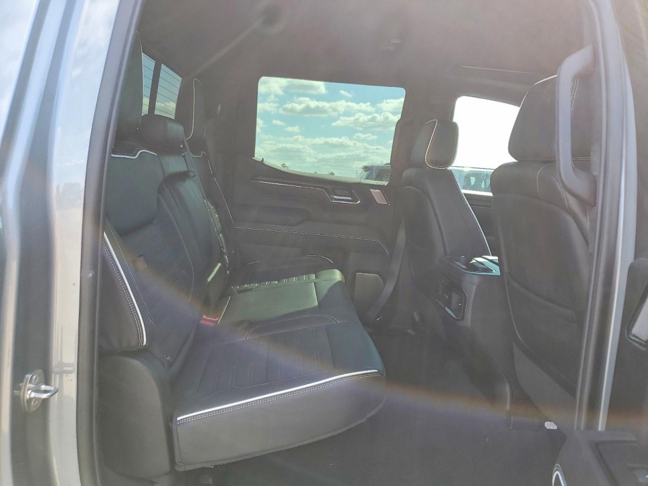 2024 GMC Sierra