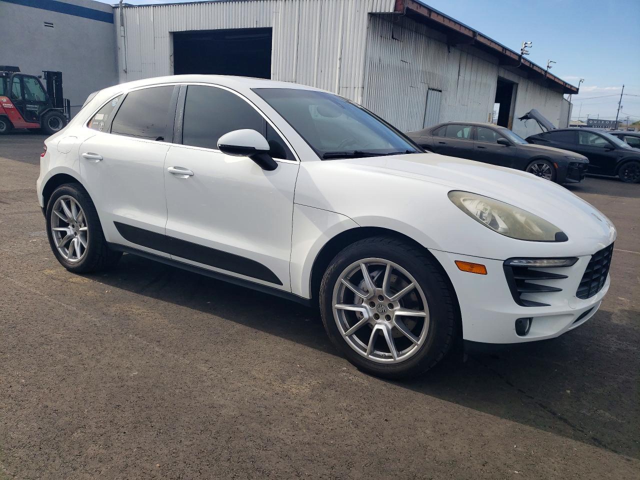 2015 PORSCHE Macan