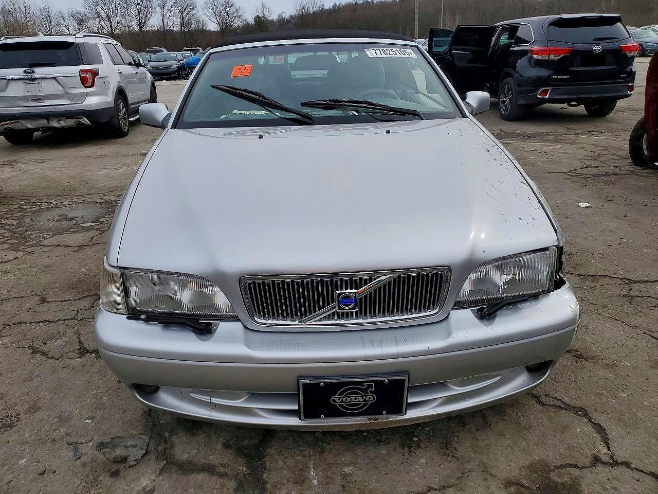 2001 VOLVO C70
