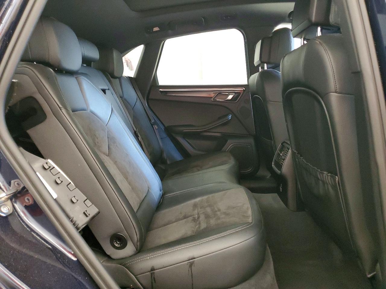 2020 PORSCHE Macan