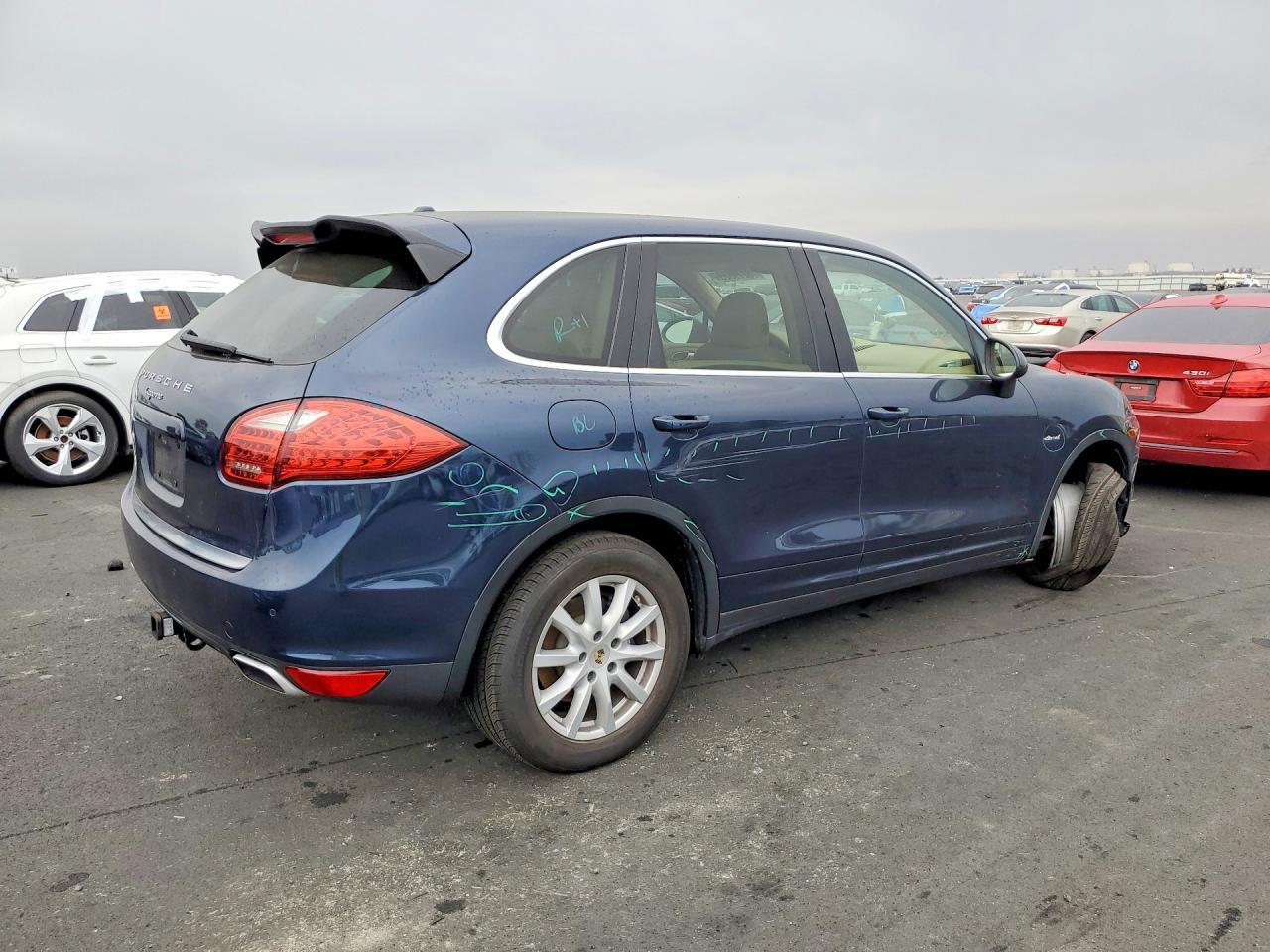 2013 PORSCHE CAYENNE