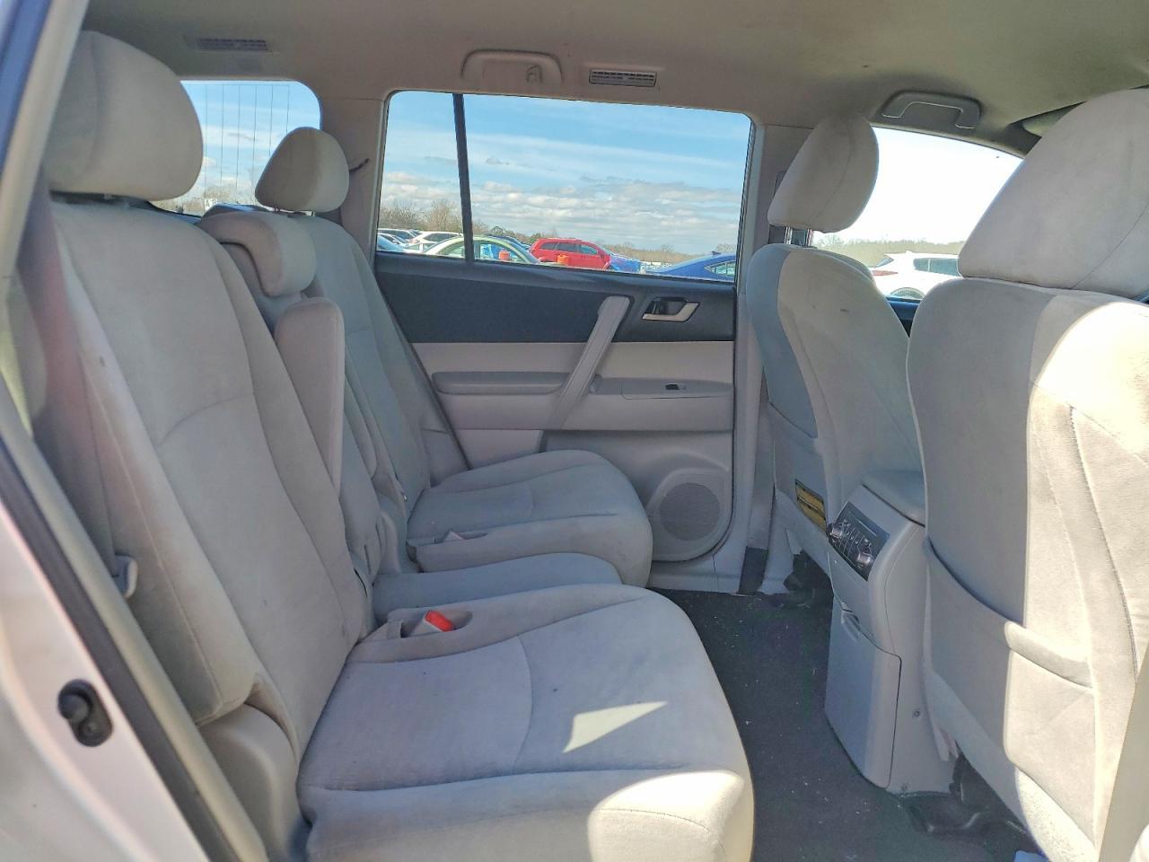 2011 TOYOTA HIGHLANDER