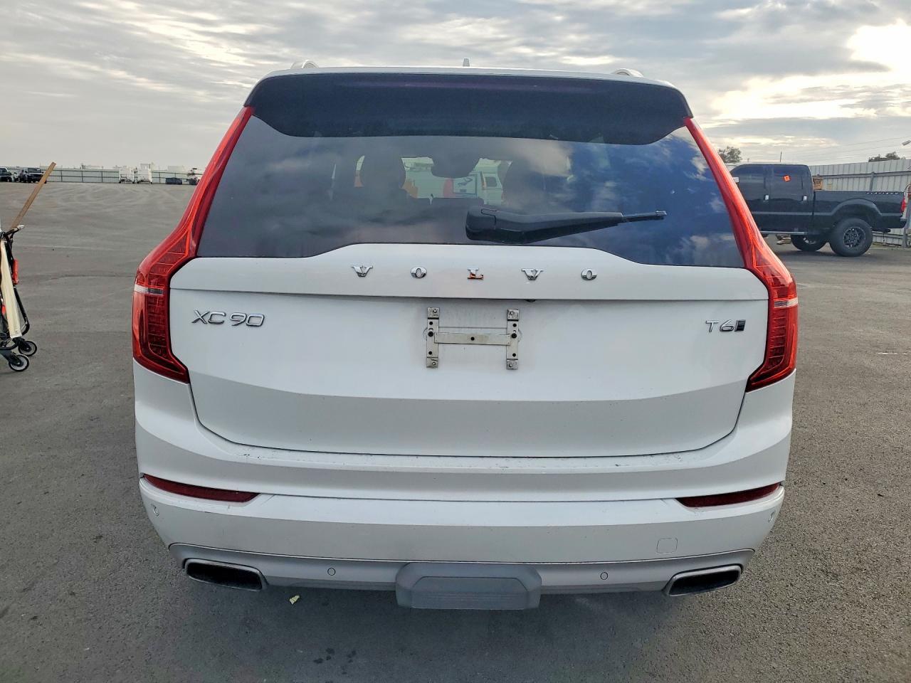 2018 VOLVO XC90