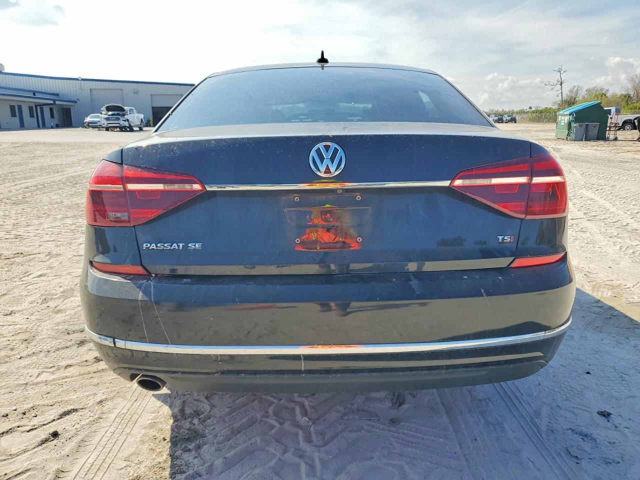 2018 VOLKSWAGEN Passat