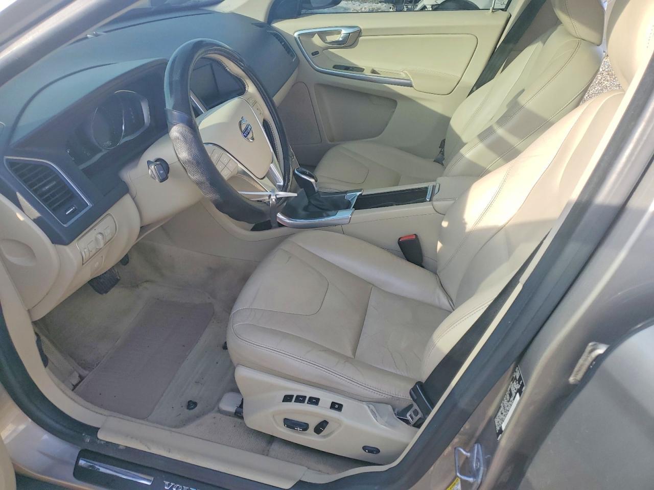 2016 VOLVO XC60