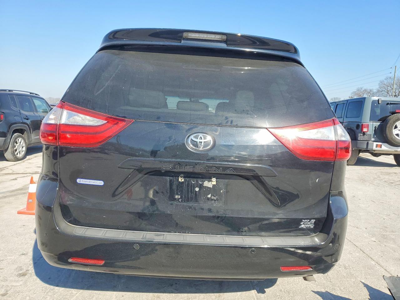 2015 TOYOTA SIENNA