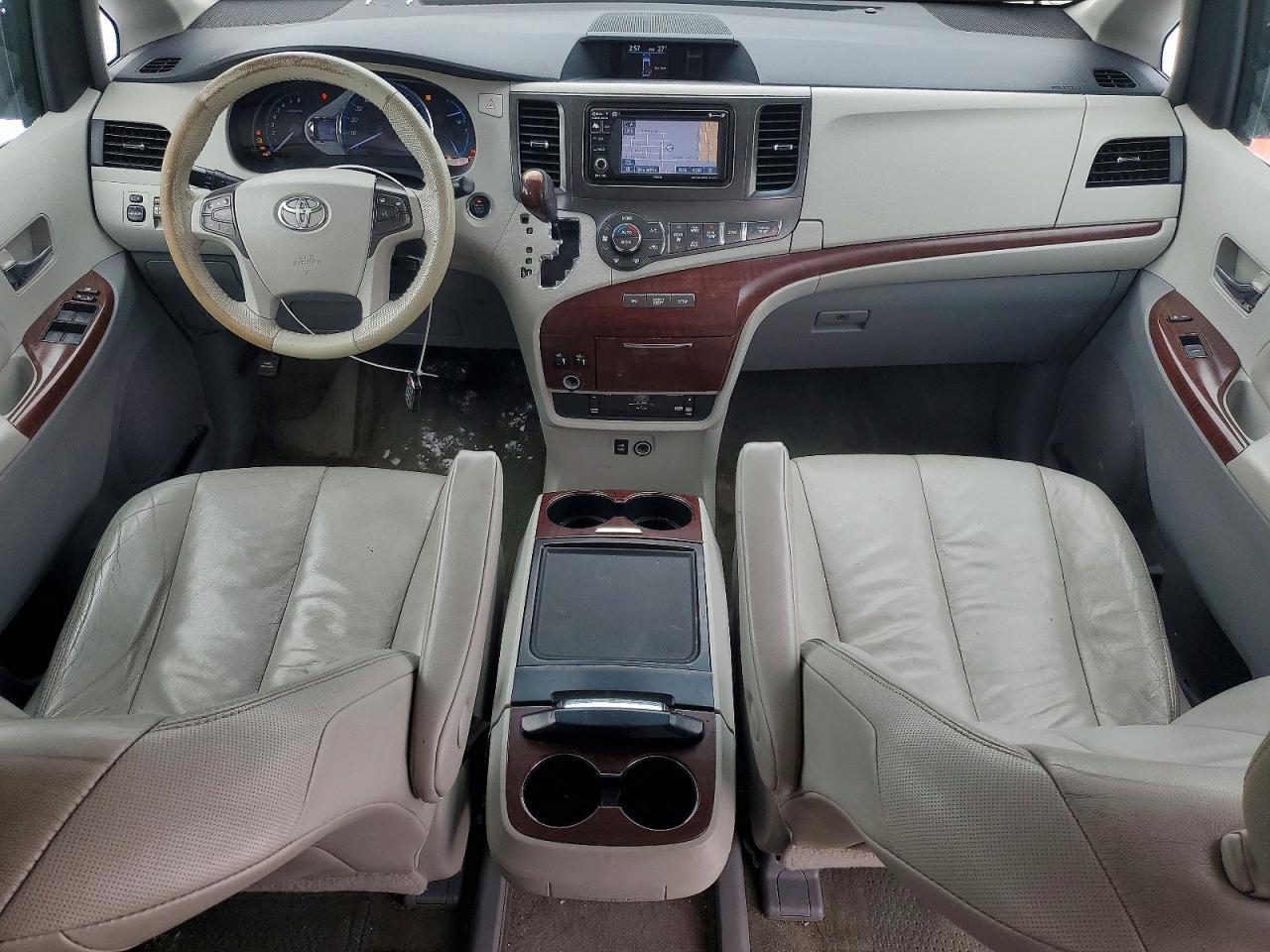 2014 TOYOTA SIENNA