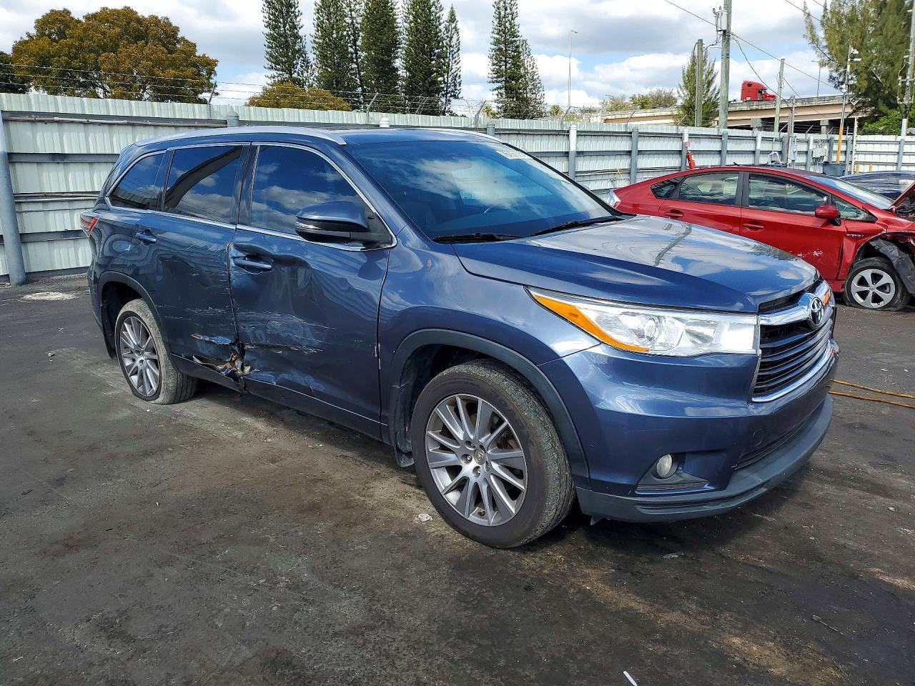 2015 TOYOTA HIGHLANDER