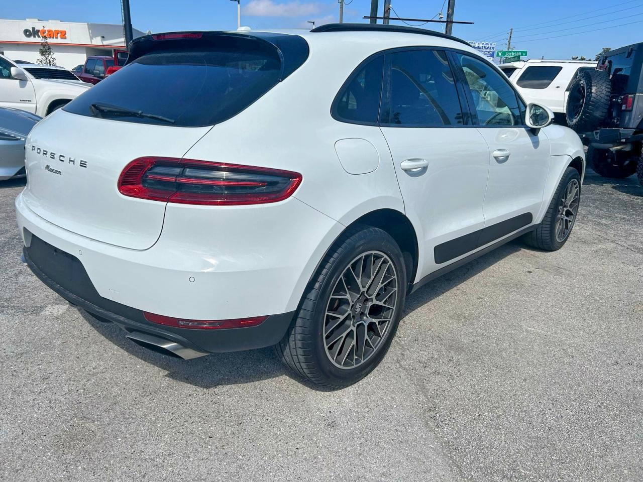 2018 PORSCHE Macan