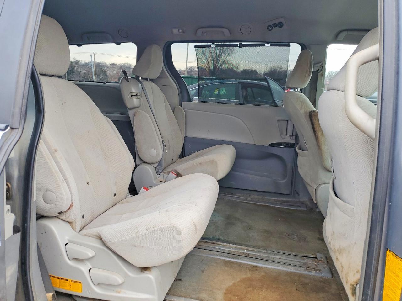 2012 TOYOTA SIENNA