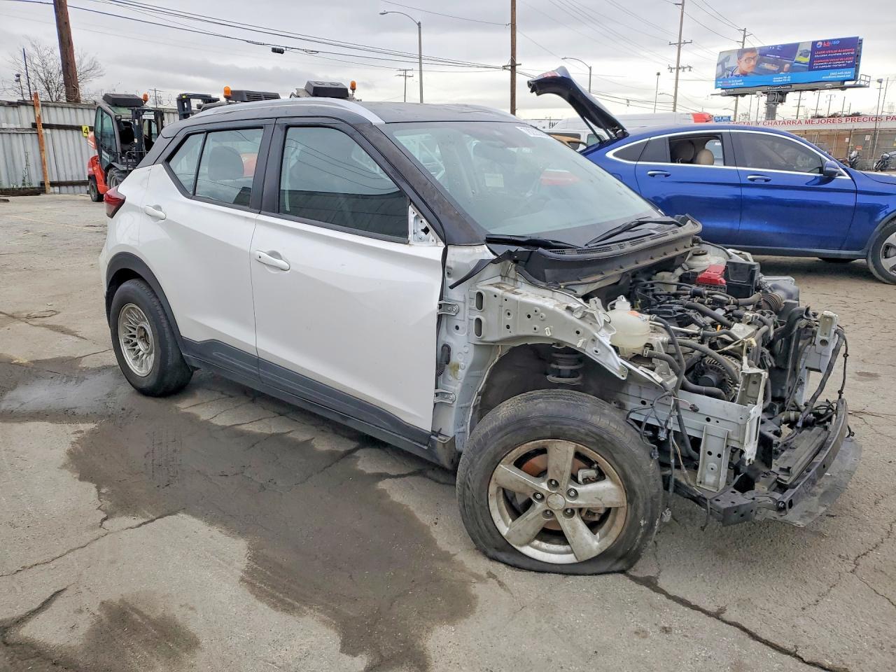 2023 NISSAN KICKS