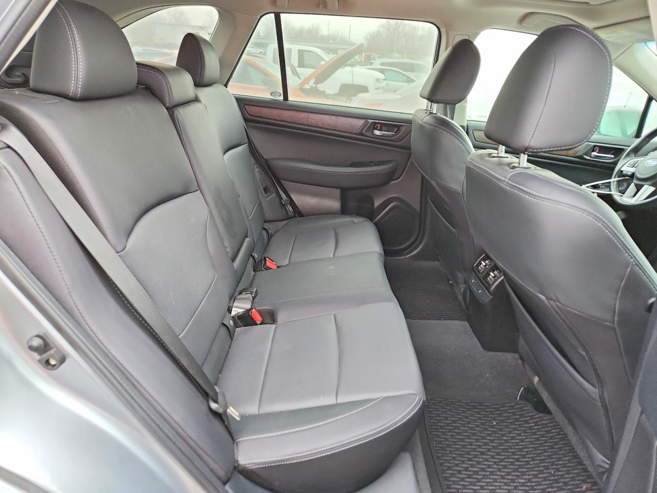 2017 SUBARU Outback