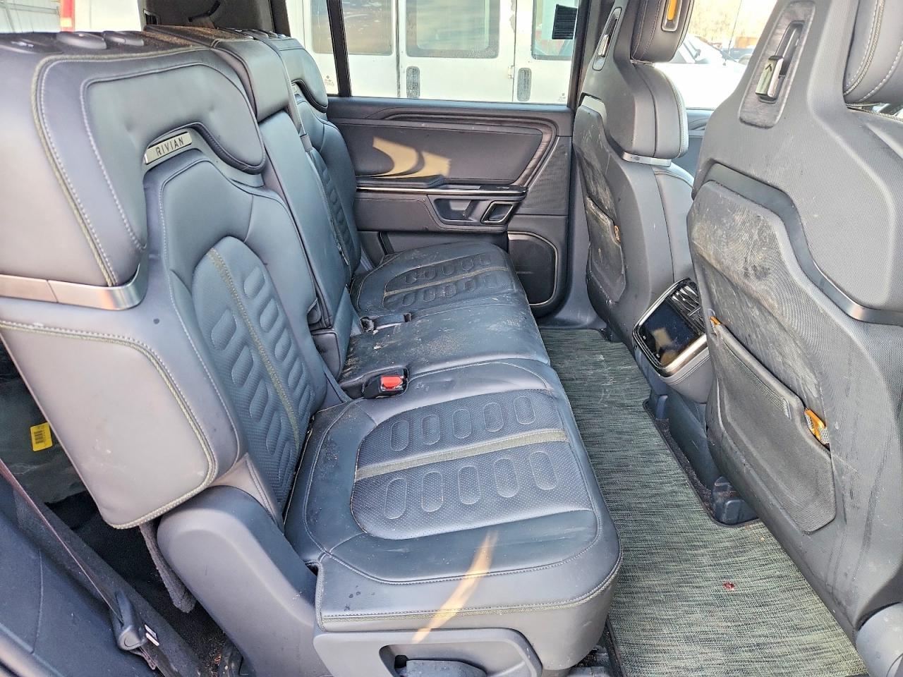 2022 RIVIAN R1s