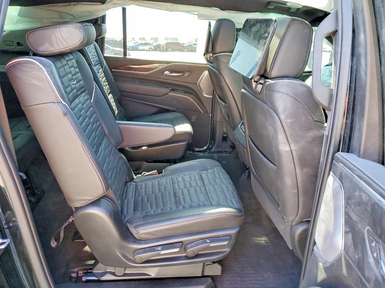 2023 CADILLAC Escalade ESV