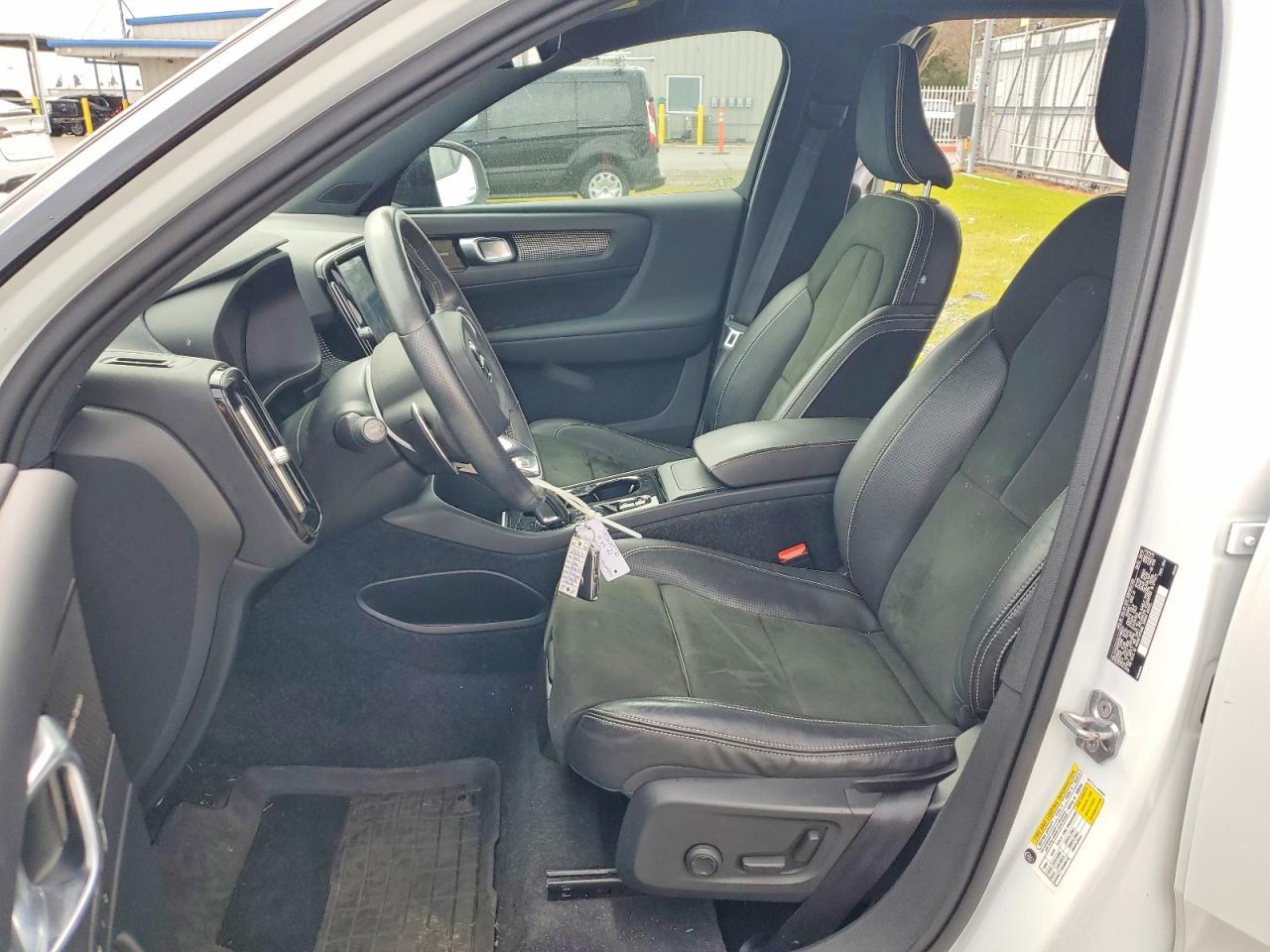 2019 VOLVO XC40