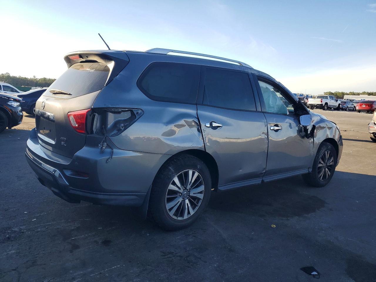 2017 NISSAN PATHFINDER
