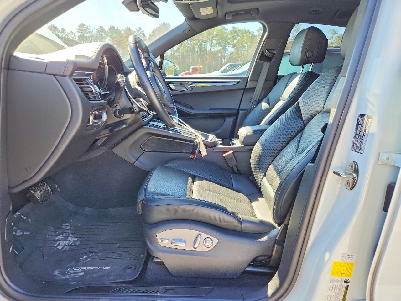 2023 PORSCHE Macan