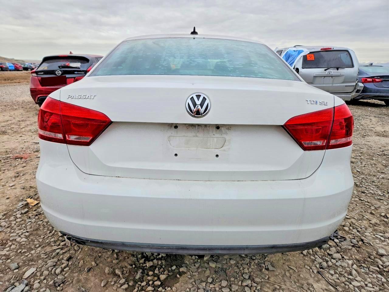 2012 VOLKSWAGEN Passat