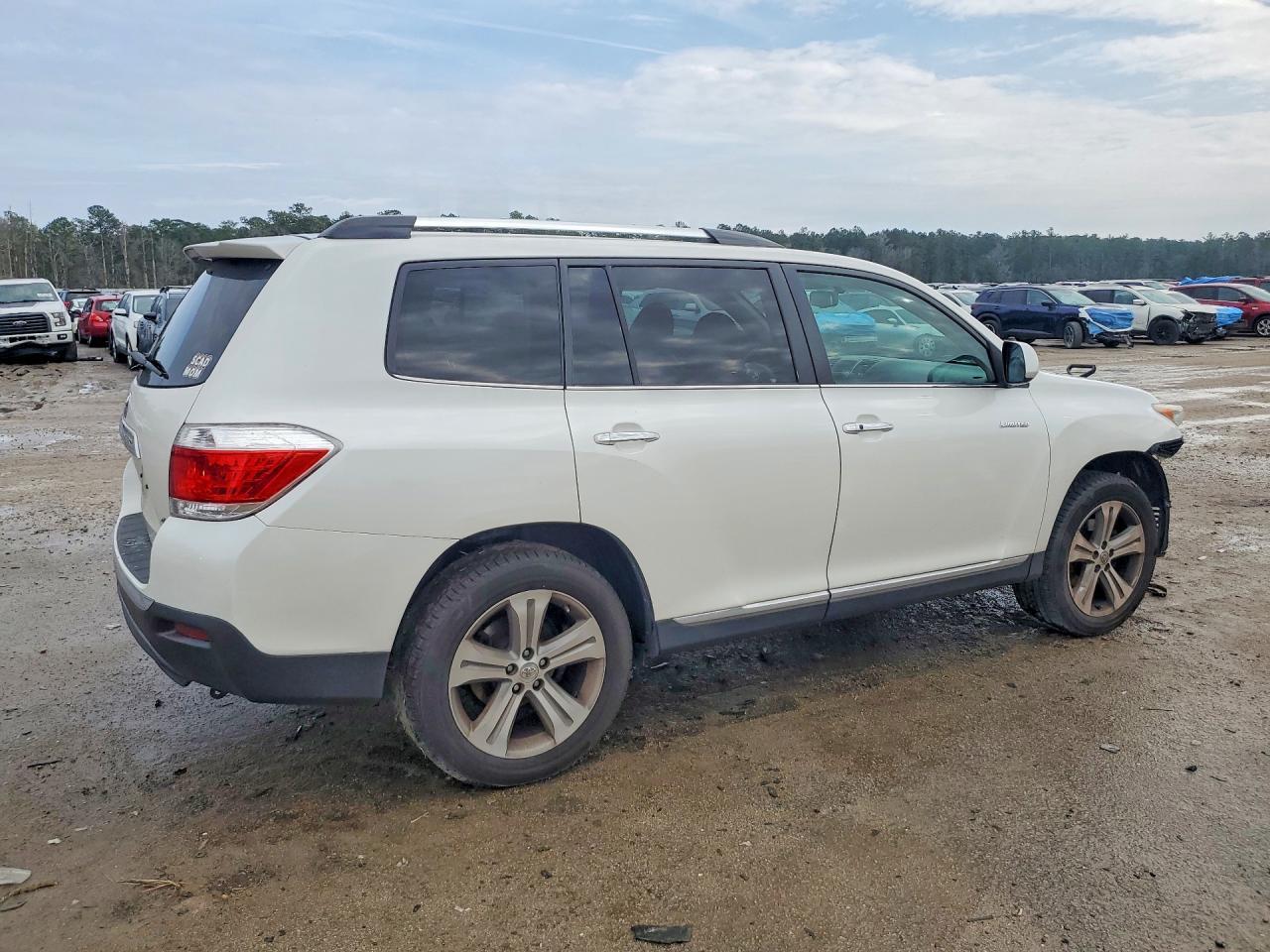 2011 TOYOTA HIGHLANDER