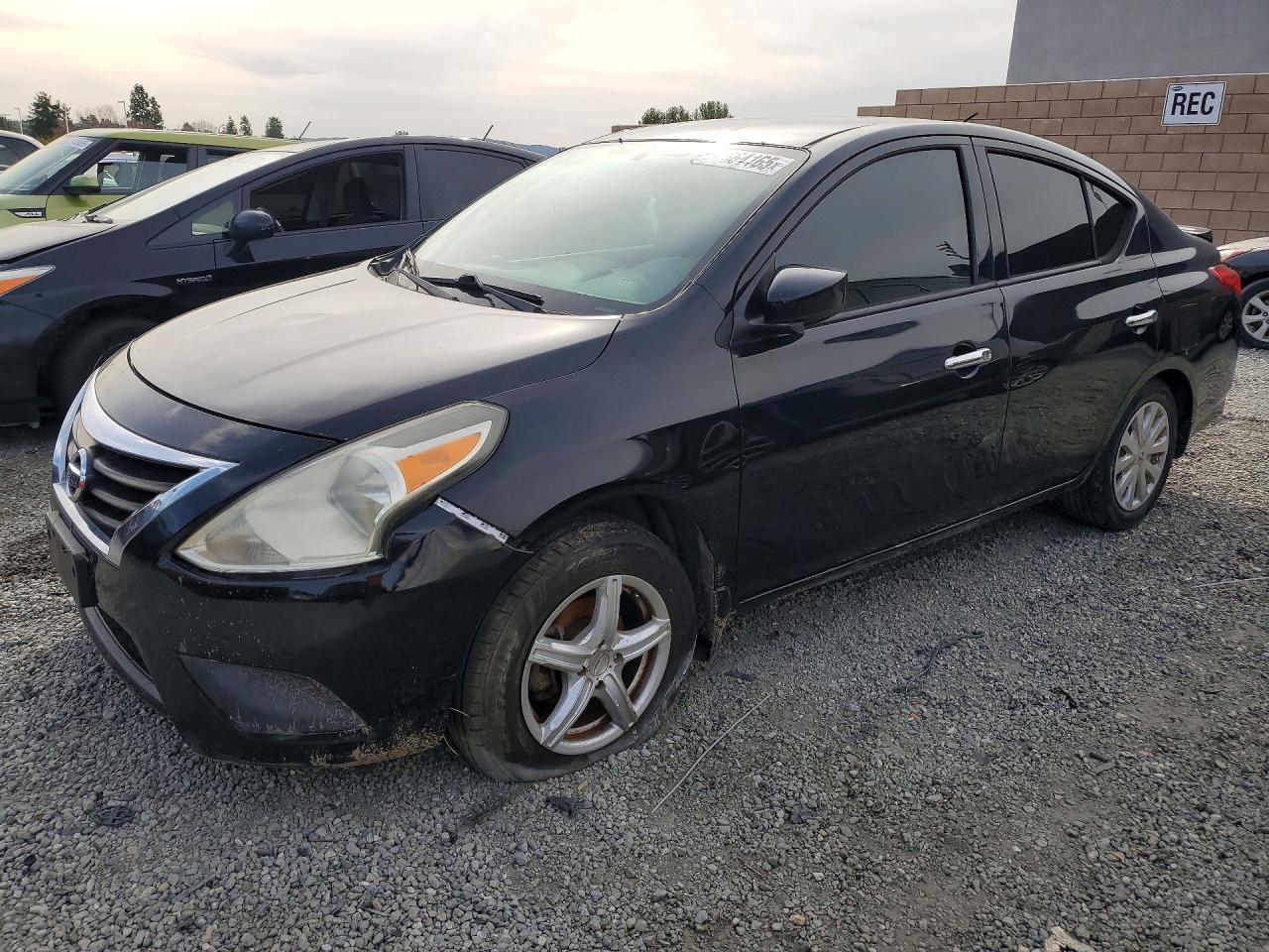 2015 NISSAN VERSA