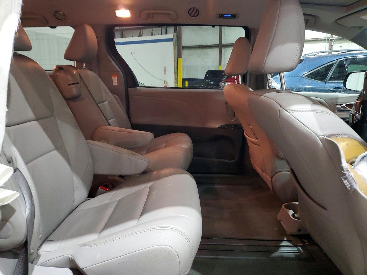 2017 TOYOTA SIENNA