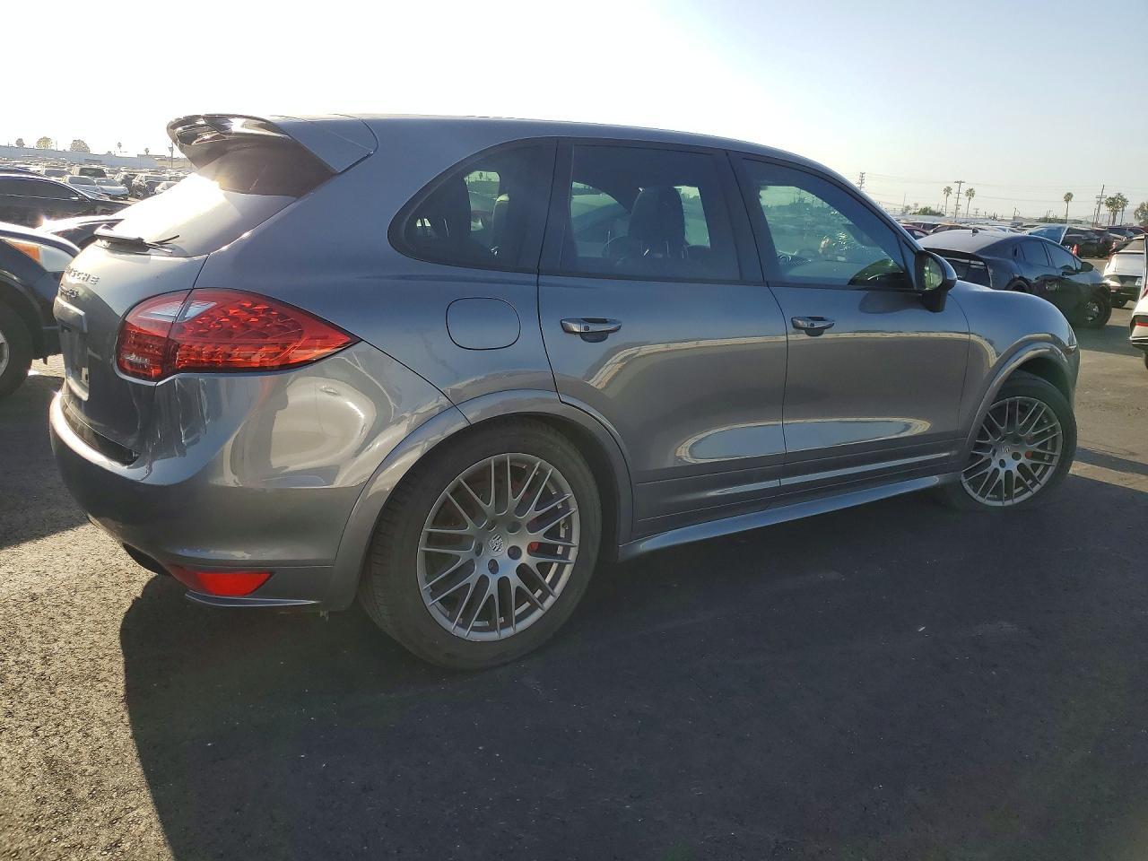 2014 PORSCHE CAYENNE
