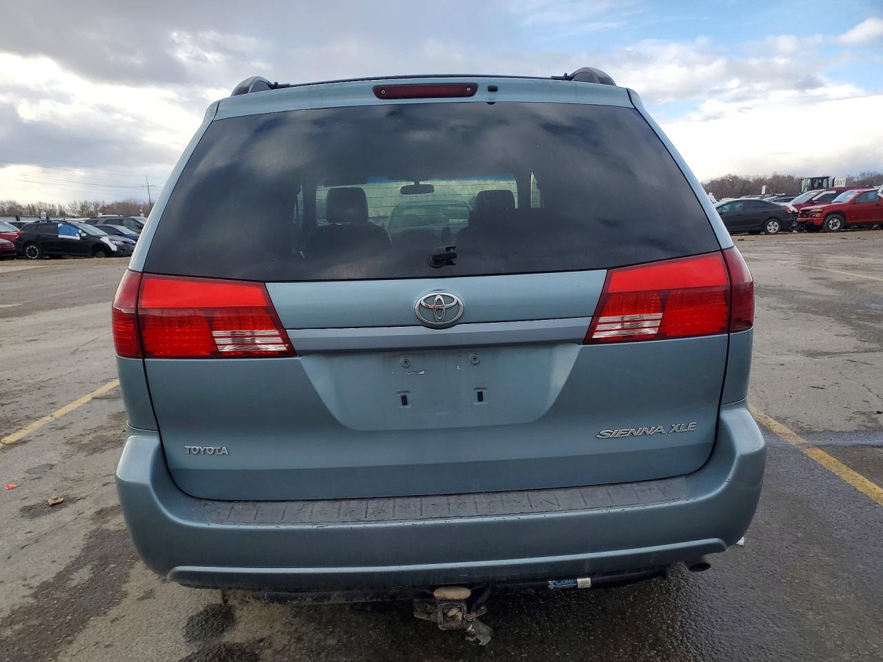 2004 TOYOTA SIENNA