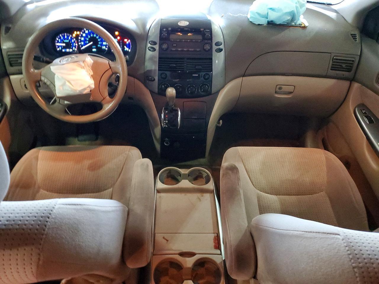 2010 TOYOTA SIENNA