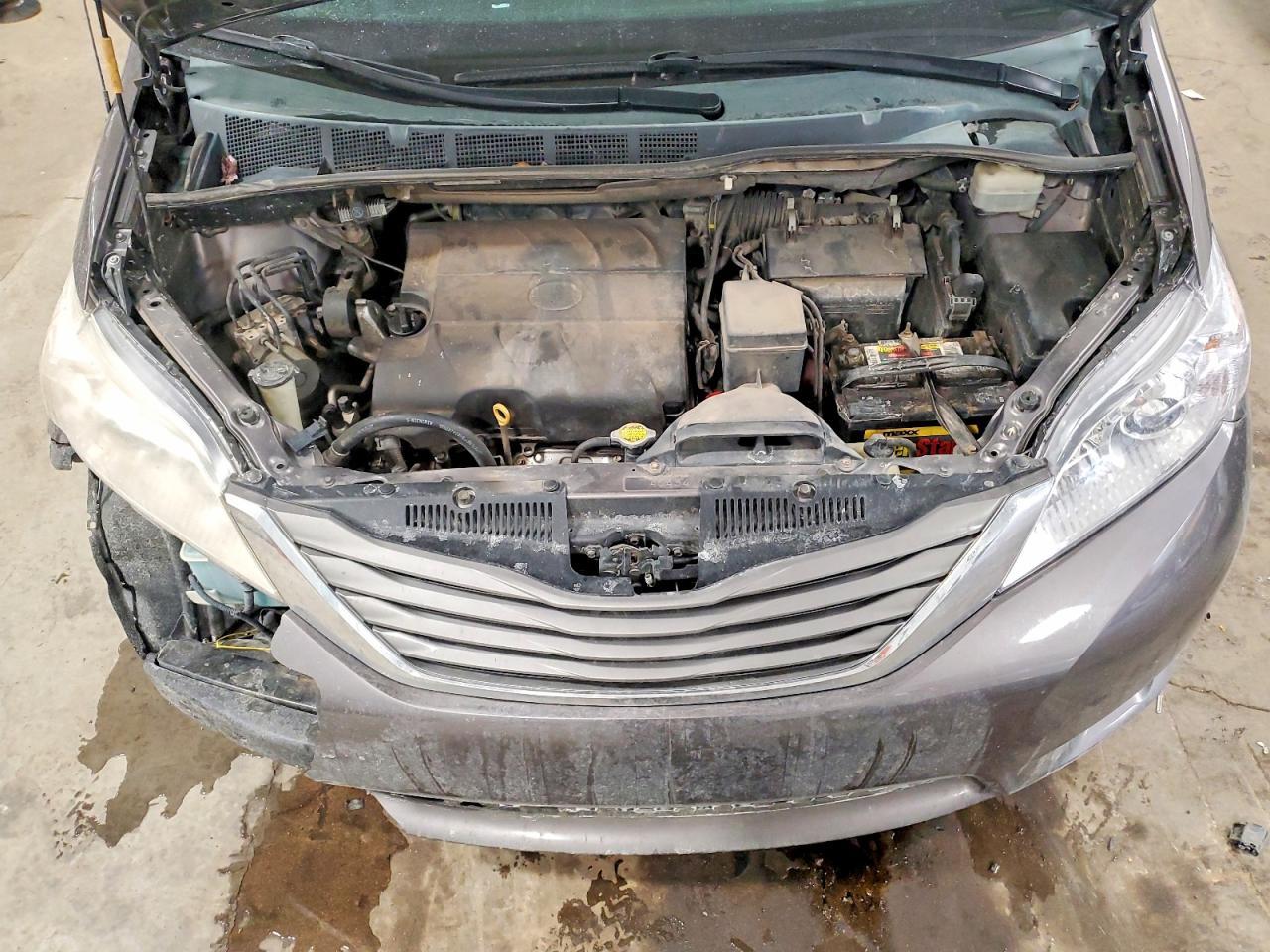 2012 TOYOTA SIENNA