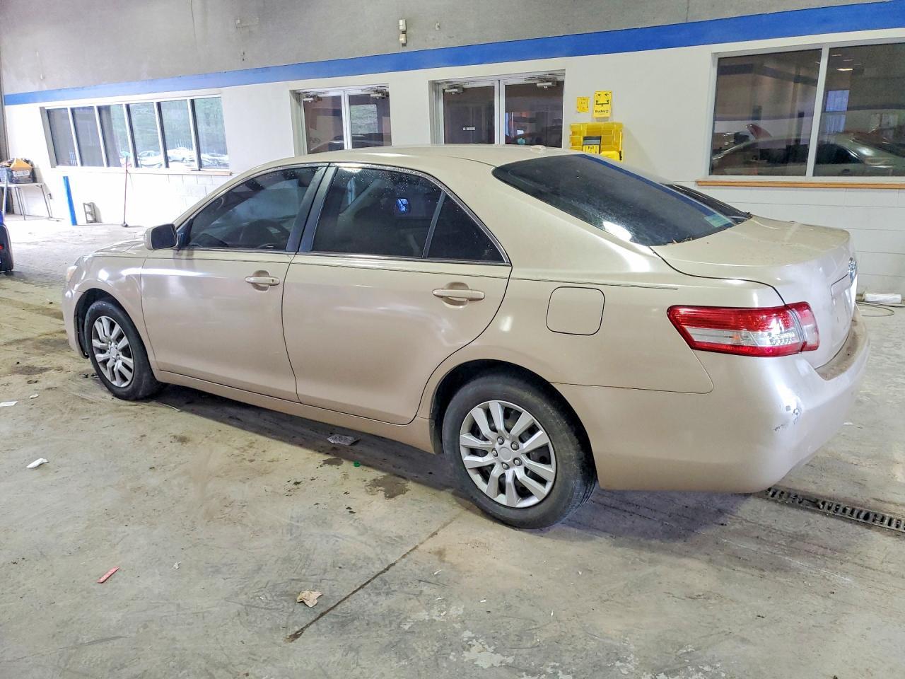 2011 TOYOTA CAMRY