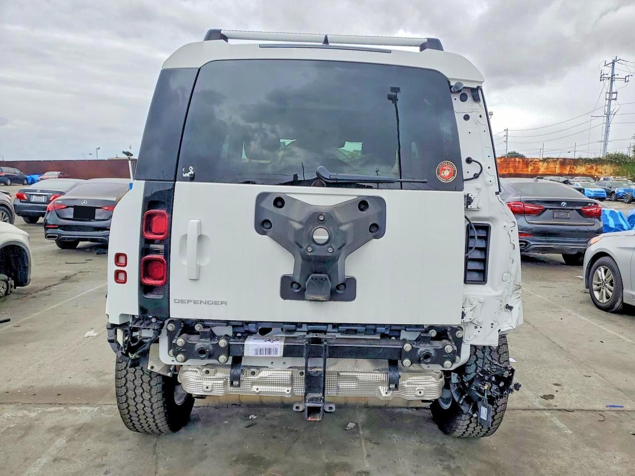2024 LAND ROVER Defender