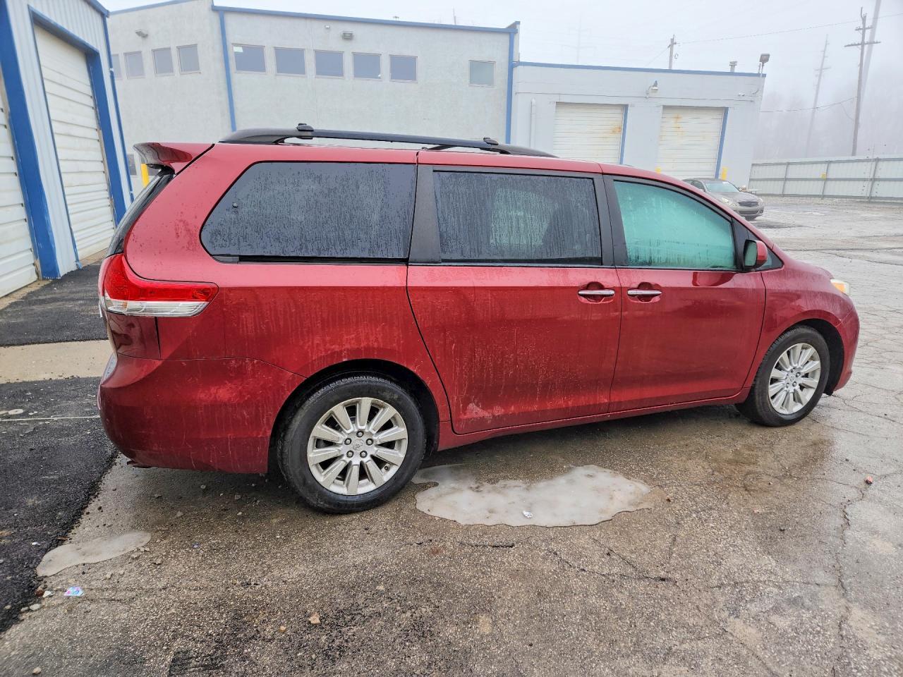 2012 TOYOTA SIENNA