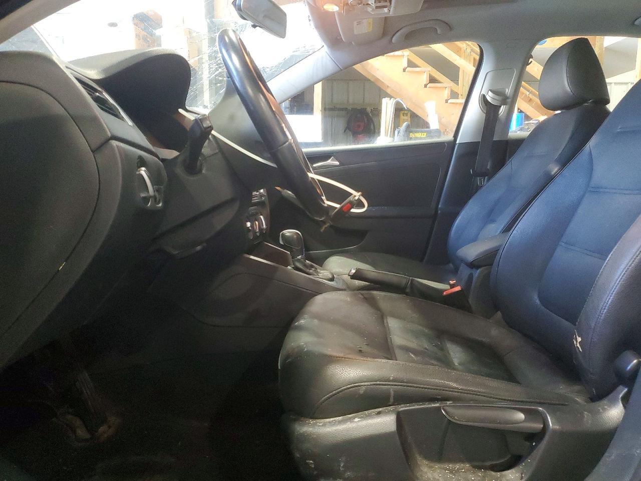 2011 VOLKSWAGEN JETTA