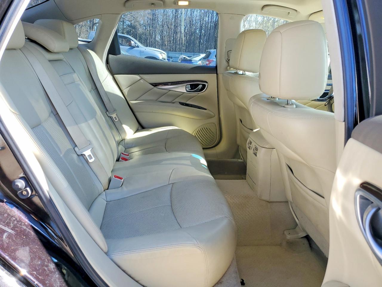 2012 INFINITI M37