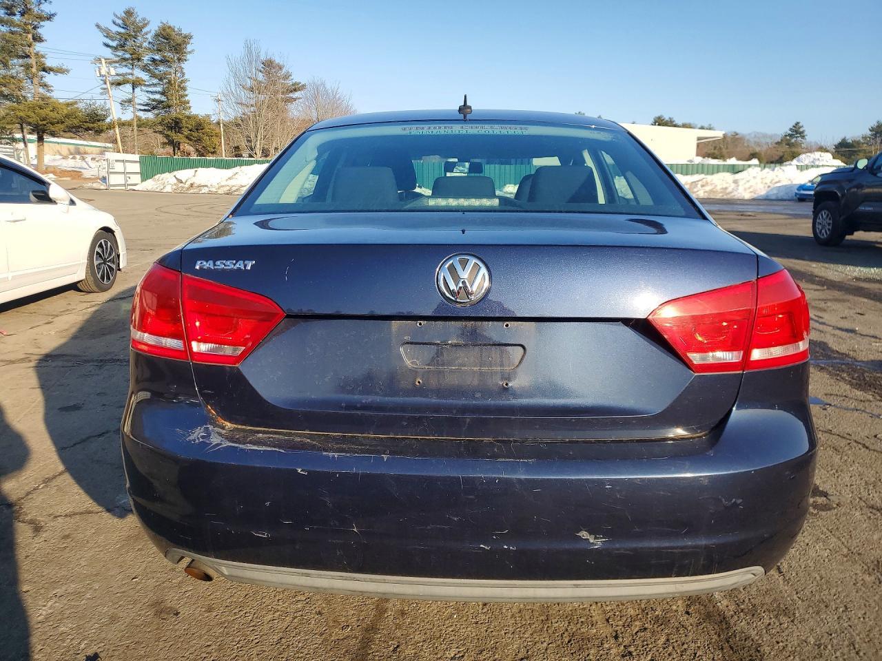 2012 VOLKSWAGEN Passat