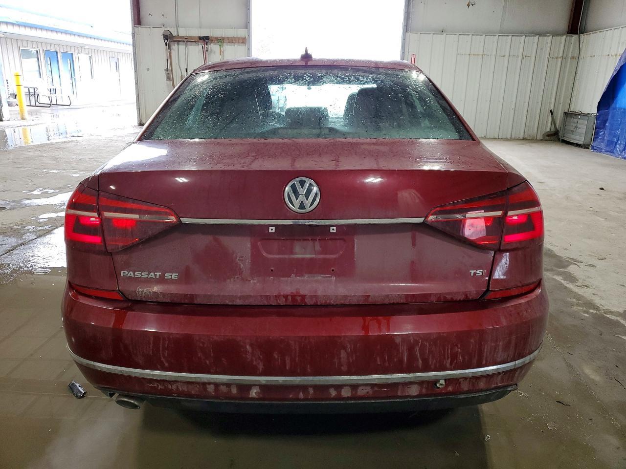 2017 VOLKSWAGEN Passat