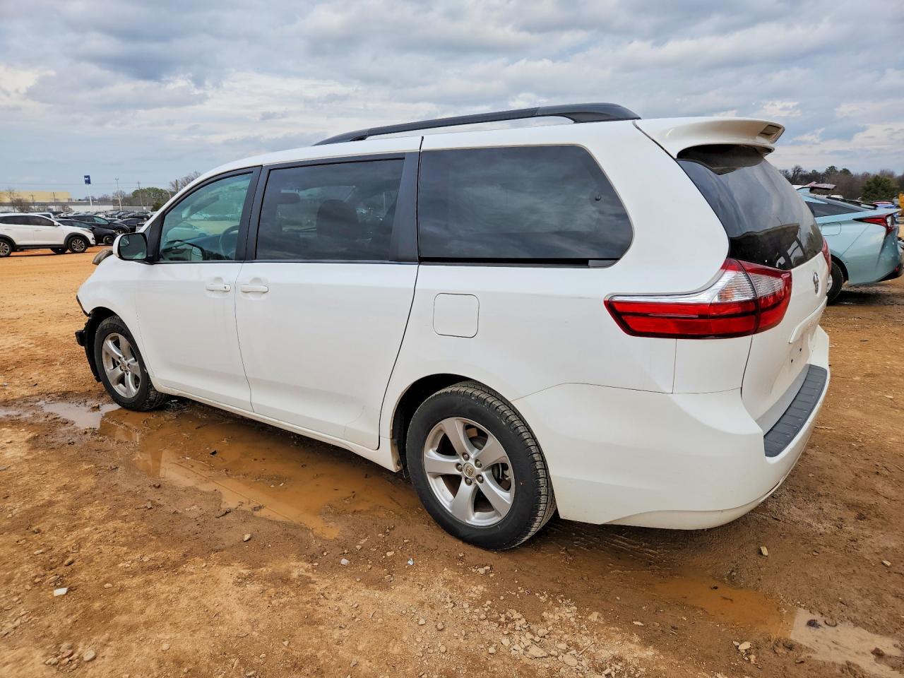 2016 TOYOTA SIENNA