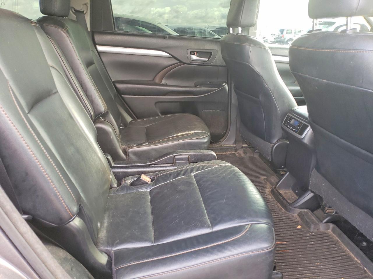 2016 TOYOTA HIGHLANDER