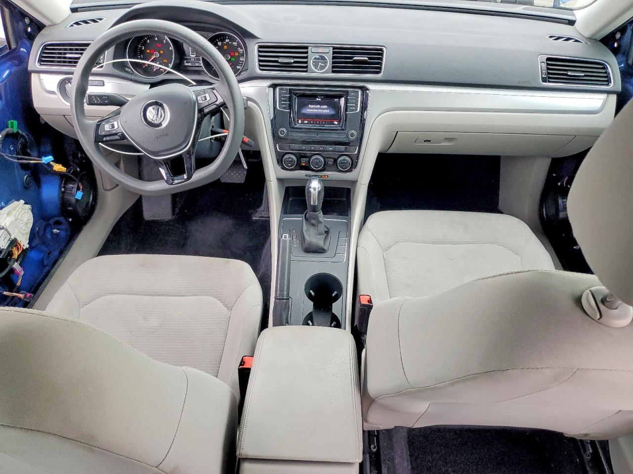 2017 VOLKSWAGEN Passat