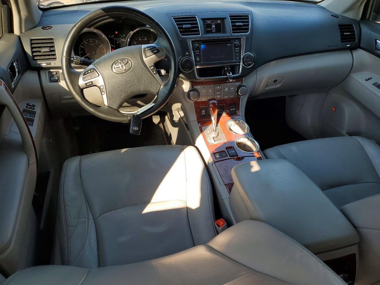 2013 TOYOTA HIGHLANDER