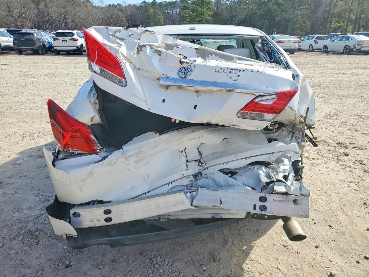 2011 TOYOTA Avallon